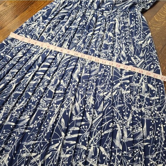 Vintage 70s Tulip Print Pleated Crochet Collar Dress - Picture 13 of 13